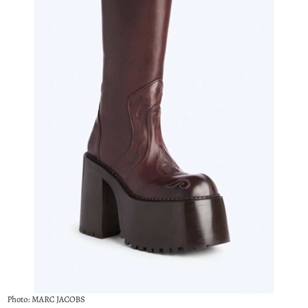 ISO MARC JACOBS MARGARET PLATFORM BOOTS IN BROWN OR BLACK. DO BOT BUY